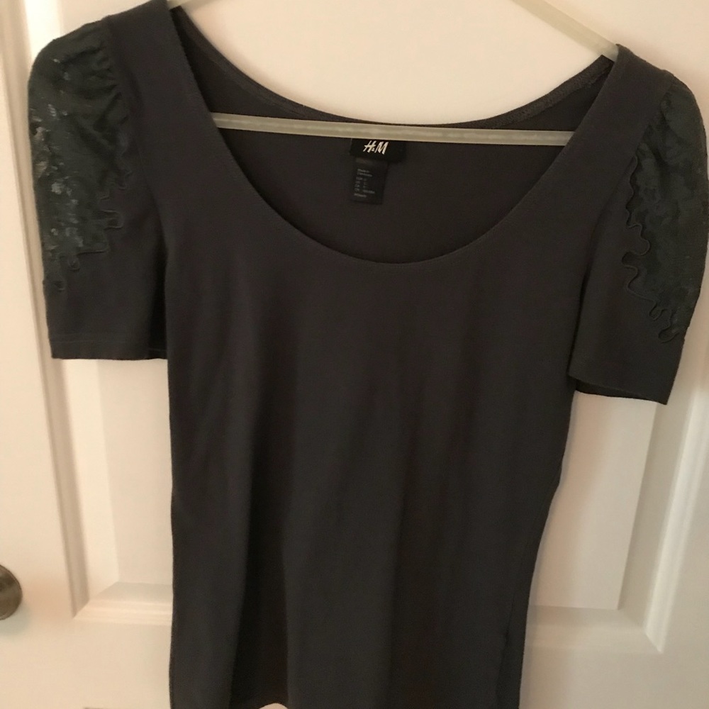 Gray shirt with lace on sleves